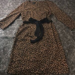 3/4 sleev Leopard dress with belt hoop